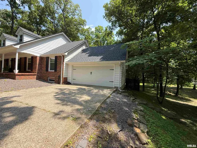 $415,000 | 19 Wildwood Drive, Mount Vernon, IL 62864