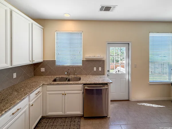 $2,300 | 10535 Noble Canyon, San Antonio, TX 78254