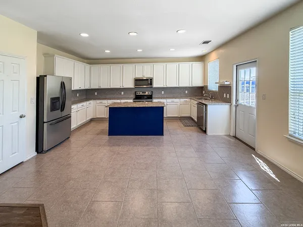 $2,300 | 10535 Noble Canyon, San Antonio, TX 78254