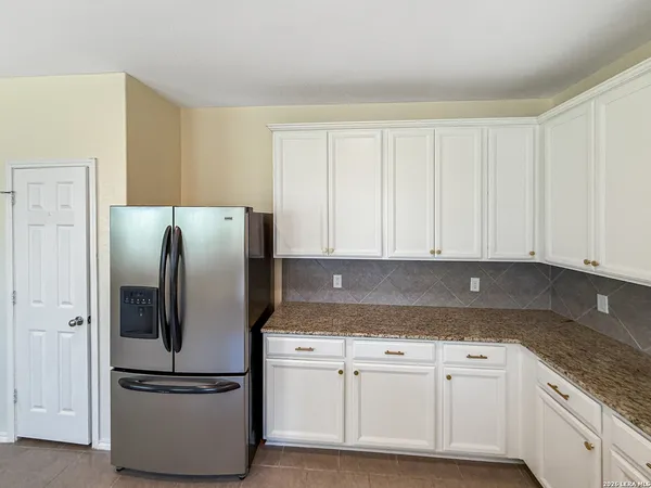 $2,300 | 10535 Noble Canyon, San Antonio, TX 78254