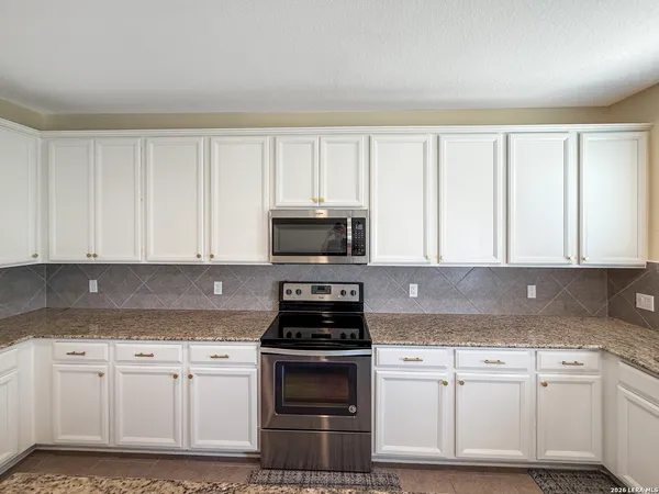 $2,300 | 10535 Noble Canyon, San Antonio, TX 78254