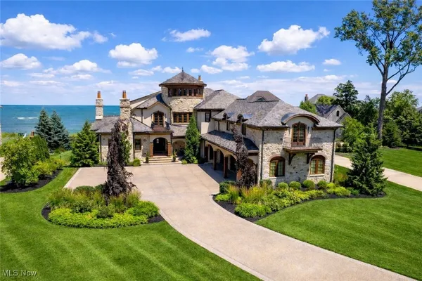 $4,600,000 | 32894 Lake Road, Avon Lake, OH 44012