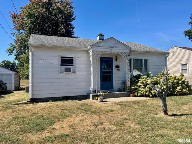 $40,000 | 913 Hawley Avenue, Taylorville, IL 62568