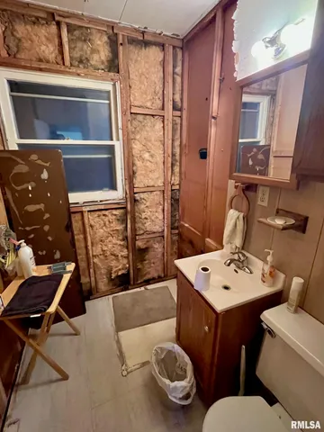 $40,000 | 913 Hawley Avenue, Taylorville, IL 62568