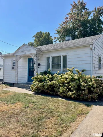 $40,000 | 913 Hawley Avenue, Taylorville, IL 62568