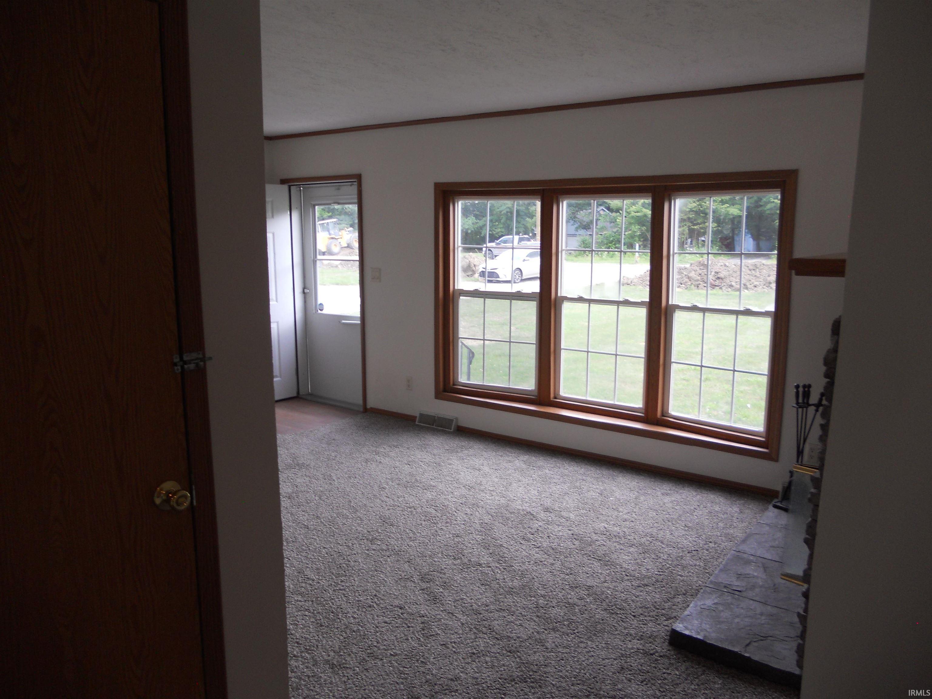 1506 Carroll Road Fort Wayne, IN 46845 - Photo 6 of 36 Gallery Image 6