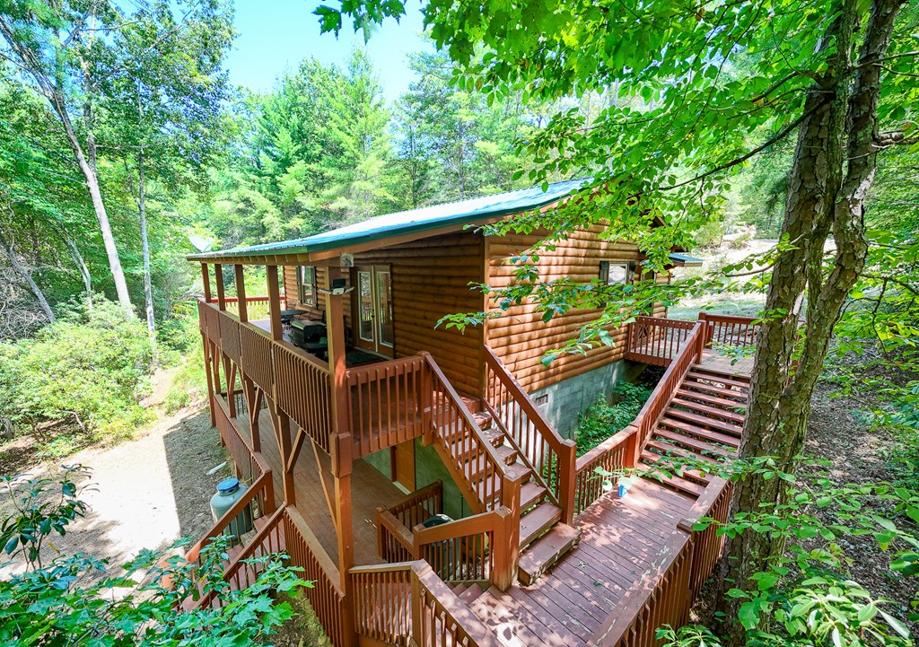 15 Fern Rdg Trail Murphy, NC 28906 - Photo 19 of 40 a balcony with wooden floor and outdoor seating