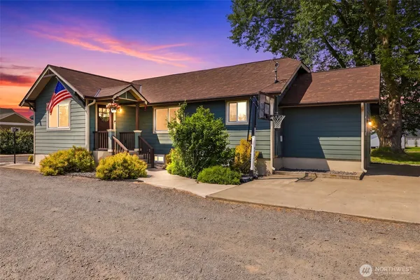 $675,000 | 428 Southwest 12th Street, College Place, WA 99324