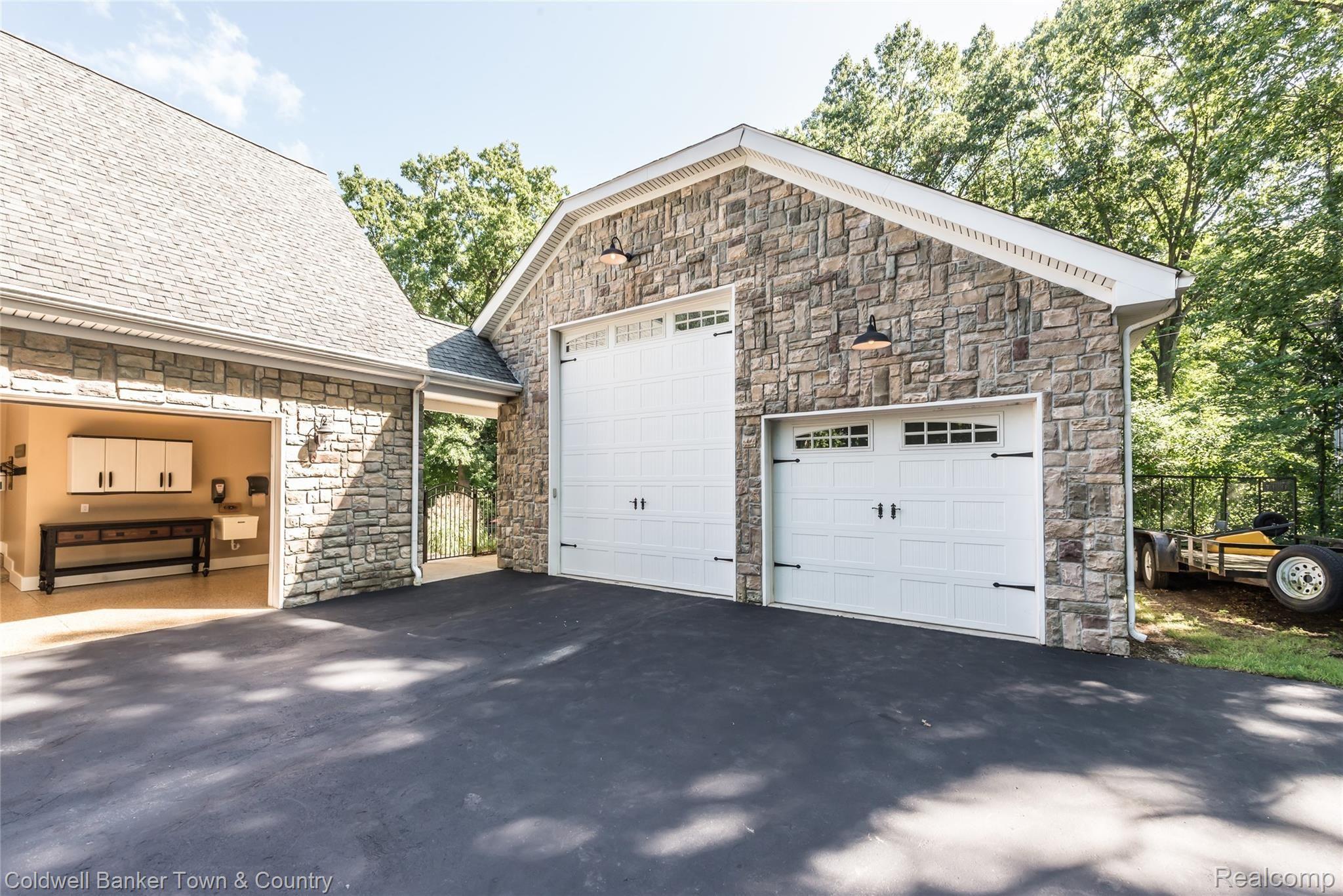 3095 Hunter Road Brighton, MI 48114 - Photo 39 of 92 DSC_2013.jpg