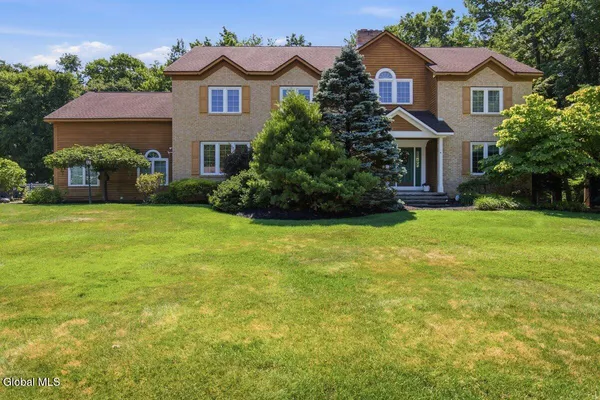 $959,900 | 136 Brandon Terrace, Guilderland, NY 12203