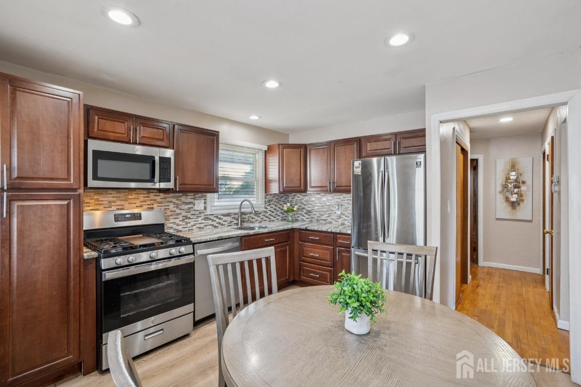 91 Corey Street Fords, NJ 08863 - Photo 5 of 25