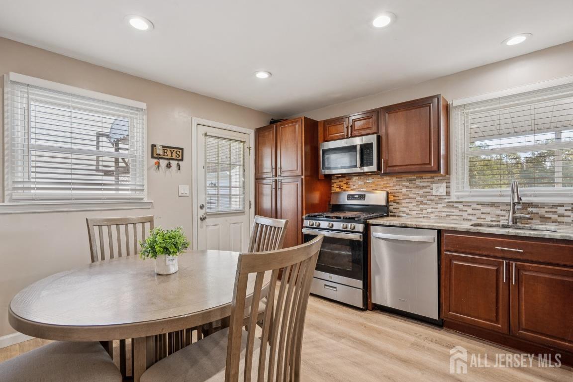 91 Corey Street Fords, NJ 08863 - Photo 6 of 25