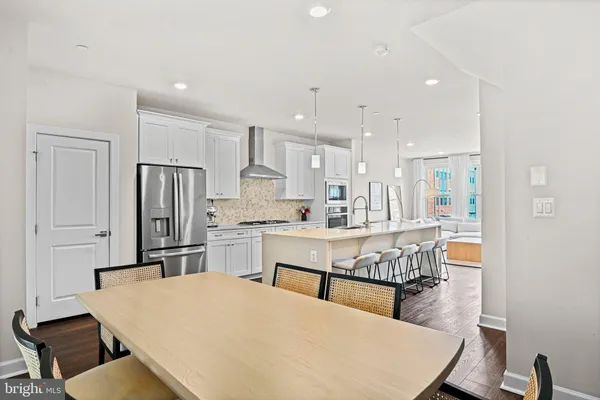 $820,000 | 13007 Hattontown Square, Herndon, VA 20171