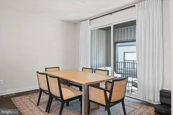 $820,000 | 13007 Hattontown Square, Herndon, VA 20171