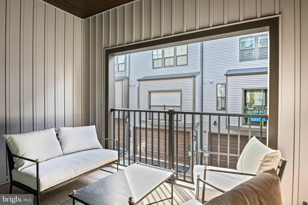 $820,000 | 13007 Hattontown Square, Herndon, VA 20171