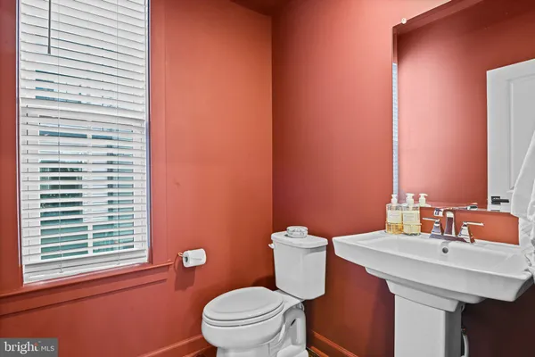 $820,000 | 13007 Hattontown Square, Herndon, VA 20171