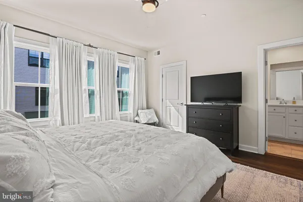 $820,000 | 13007 Hattontown Square, Herndon, VA 20171