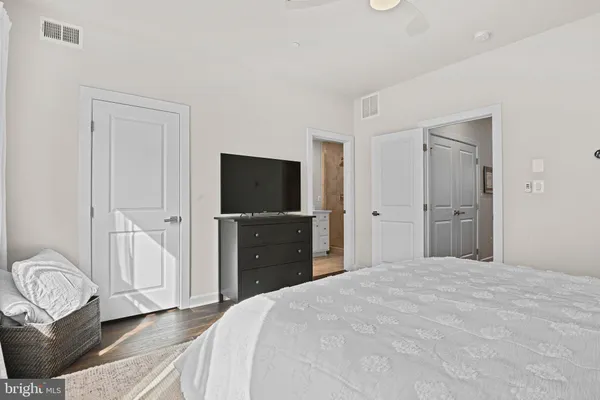 $820,000 | 13007 Hattontown Square, Herndon, VA 20171