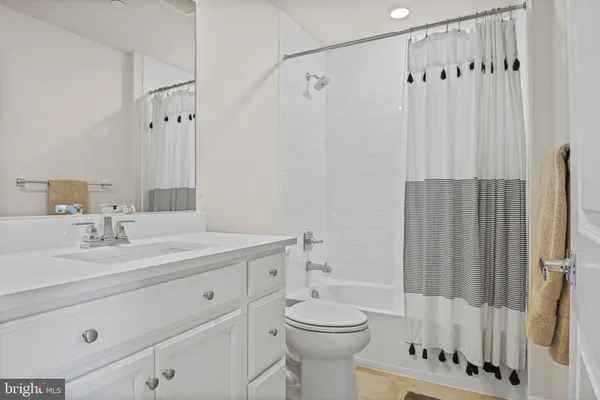 $820,000 | 13007 Hattontown Square, Herndon, VA 20171