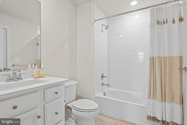 $820,000 | 13007 Hattontown Square, Herndon, VA 20171