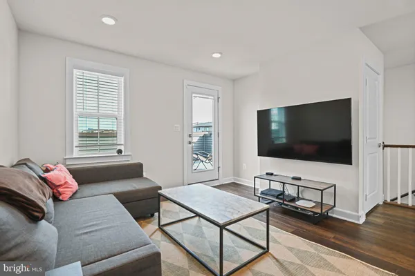 $820,000 | 13007 Hattontown Square, Herndon, VA 20171