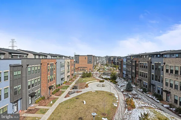 $820,000 | 13007 Hattontown Square, Herndon, VA 20171