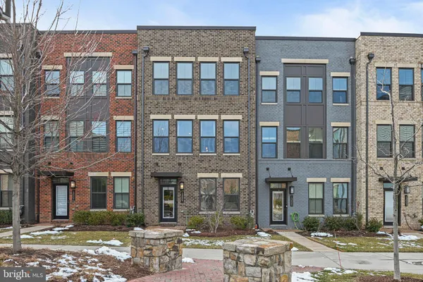 $820,000 | 13007 Hattontown Square, Herndon, VA 20171
