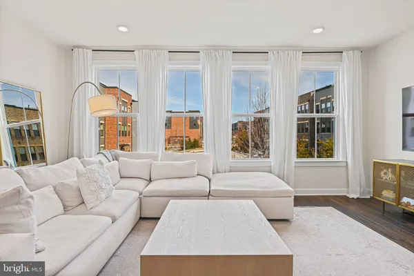 $820,000 | 13007 Hattontown Square, Herndon, VA 20171