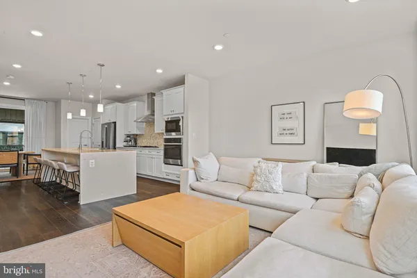 $820,000 | 13007 Hattontown Square, Herndon, VA 20171