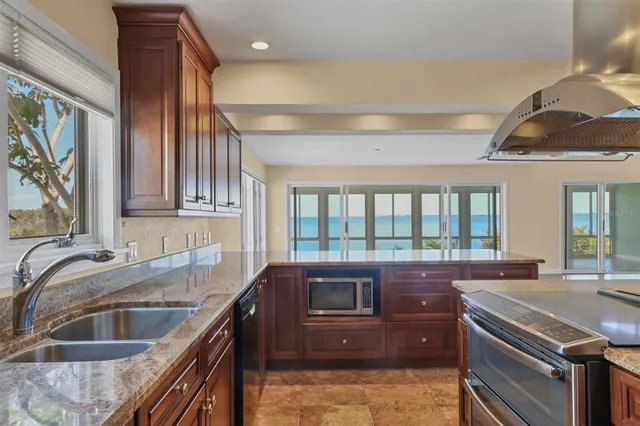 $1,250,000 | 16 Tidy Island Boulevard, Unit 16, Bradenton, FL 34210