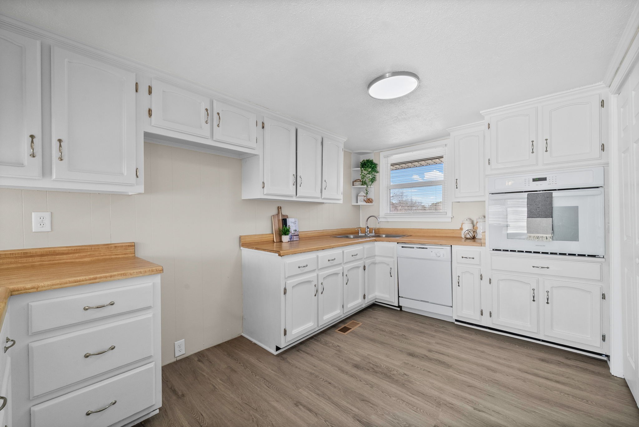 212 Jackson Road Clarksville, TN 37042 - Photo 11 of 32 a kitchen with sink cabinets and wooden floor