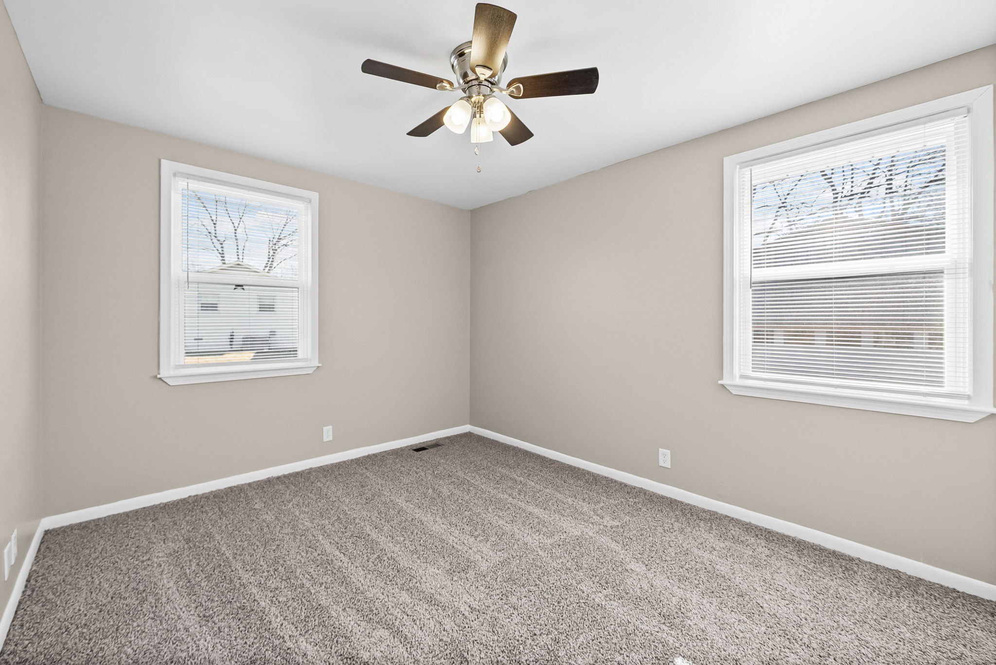 212 Jackson Road Clarksville, TN 37042 - Photo 15 of 32 a view of room with window and ceiling fan