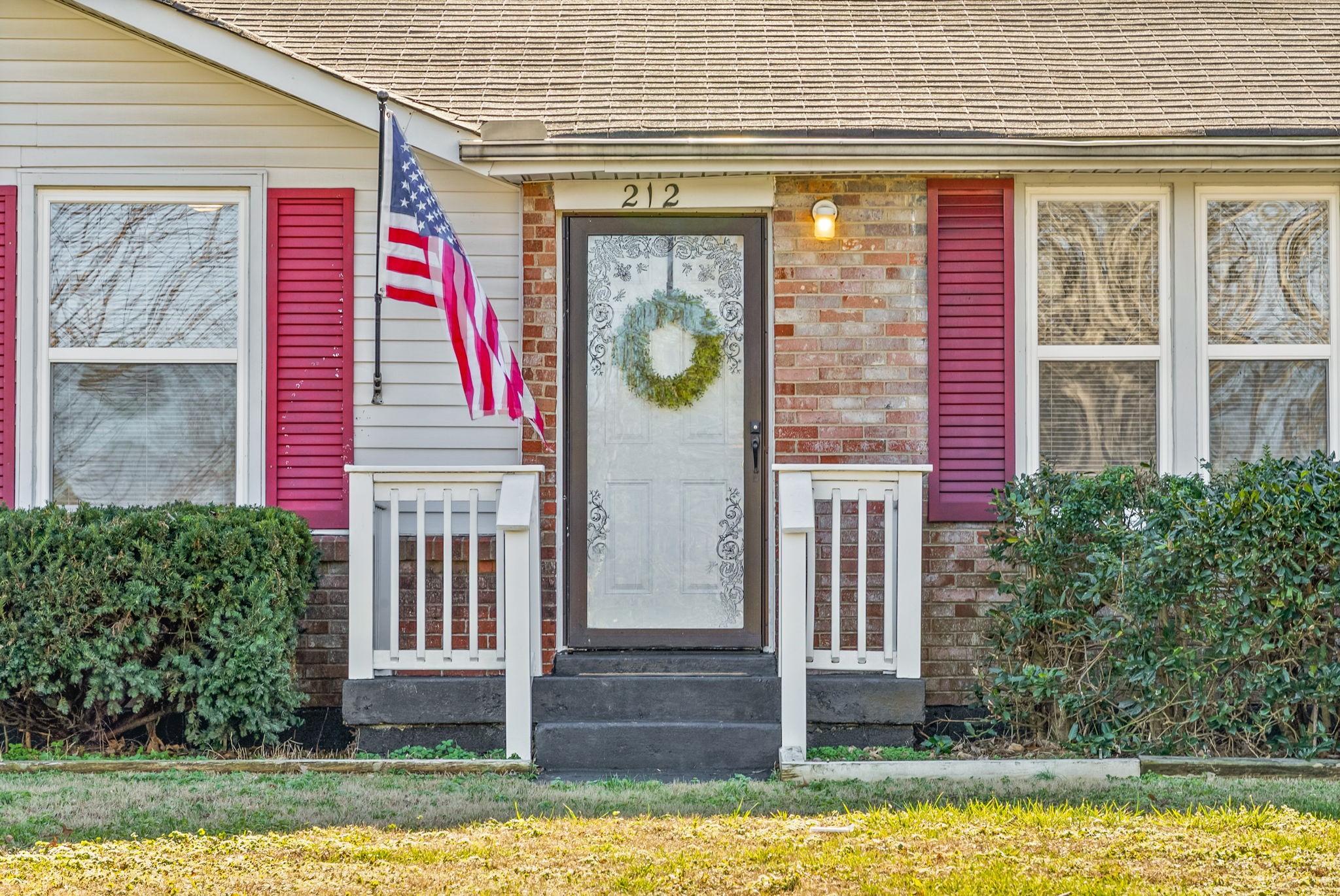 212 Jackson Road Clarksville, TN 37042 - Photo 2 of 32 a front view of a house with a yard