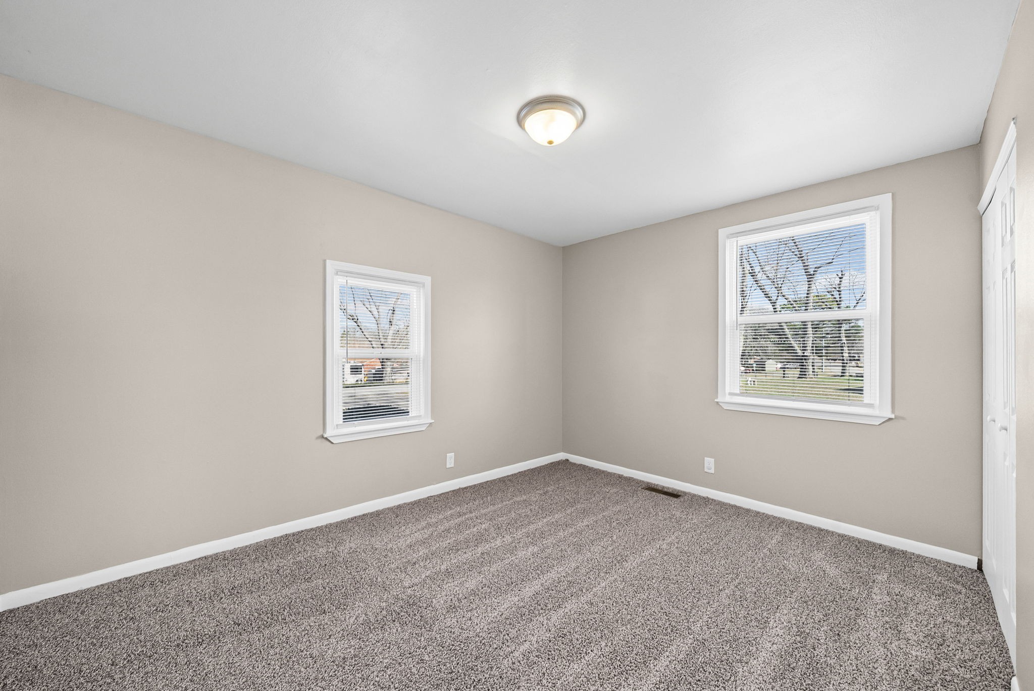 212 Jackson Road Clarksville, TN 37042 - Photo 21 of 32 an empty room with a window