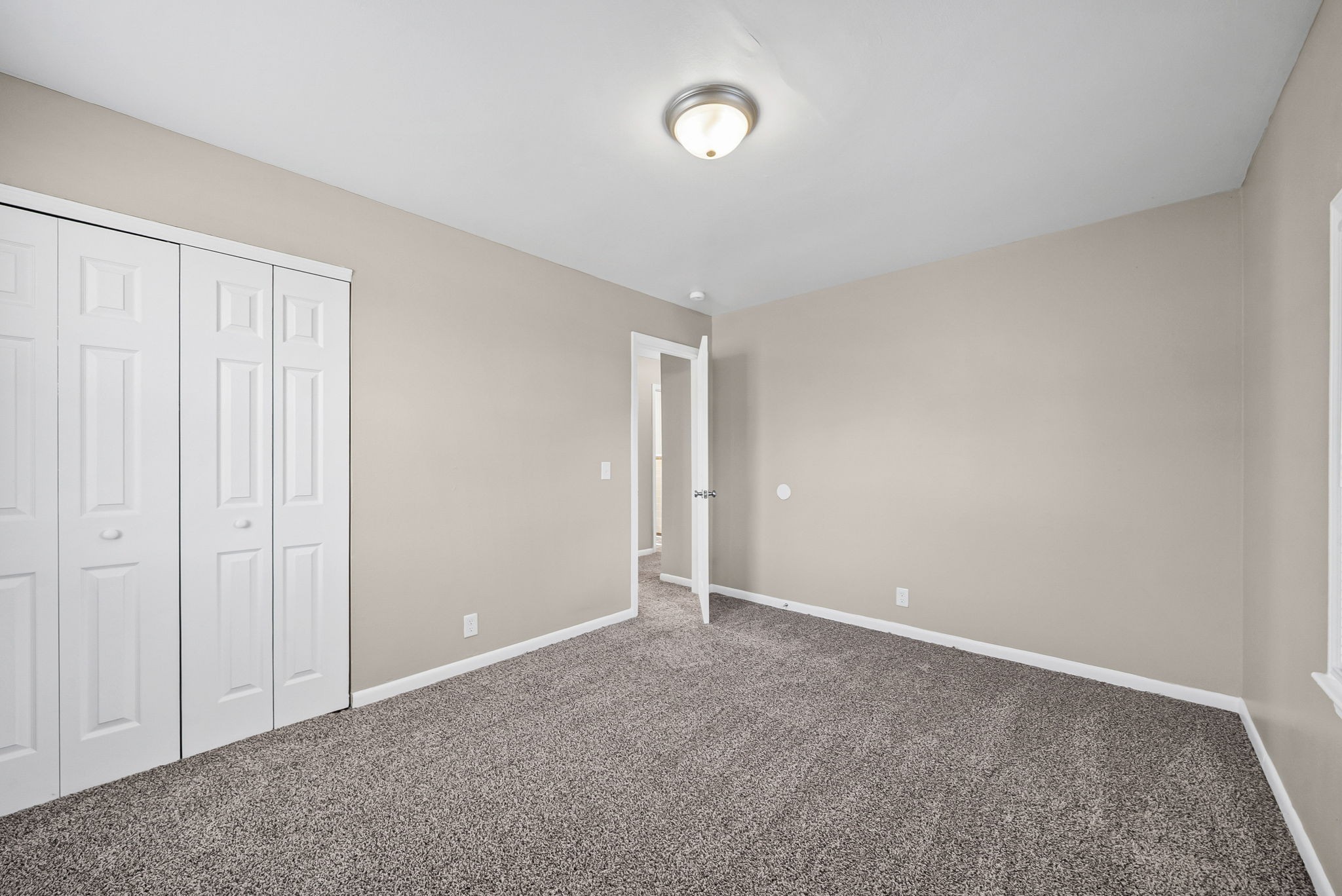 212 Jackson Road Clarksville, TN 37042 - Photo 22 of 32 a view of an empty room and closet area