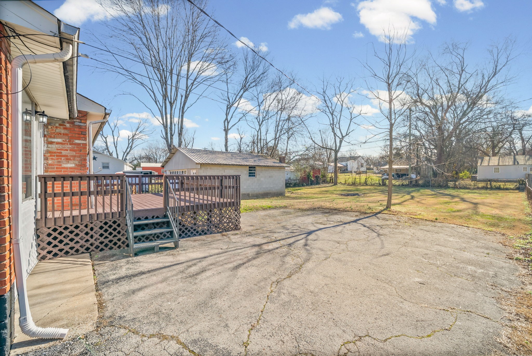 212 Jackson Road Clarksville, TN 37042 - Photo 25 of 32 a view of a yard with wooden fence