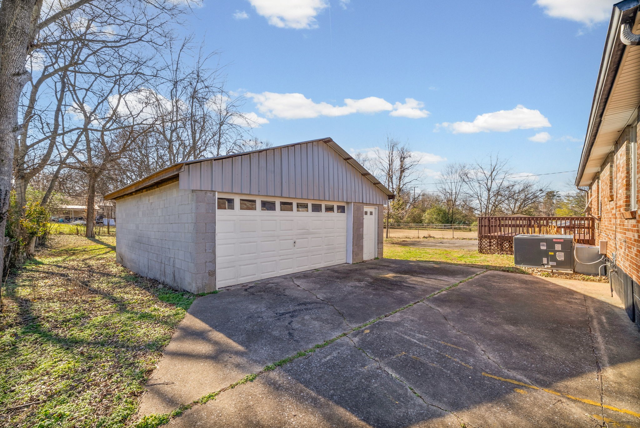 212 Jackson Road Clarksville, TN 37042 - Photo 29 of 32 a view of a house with backyard and a area
