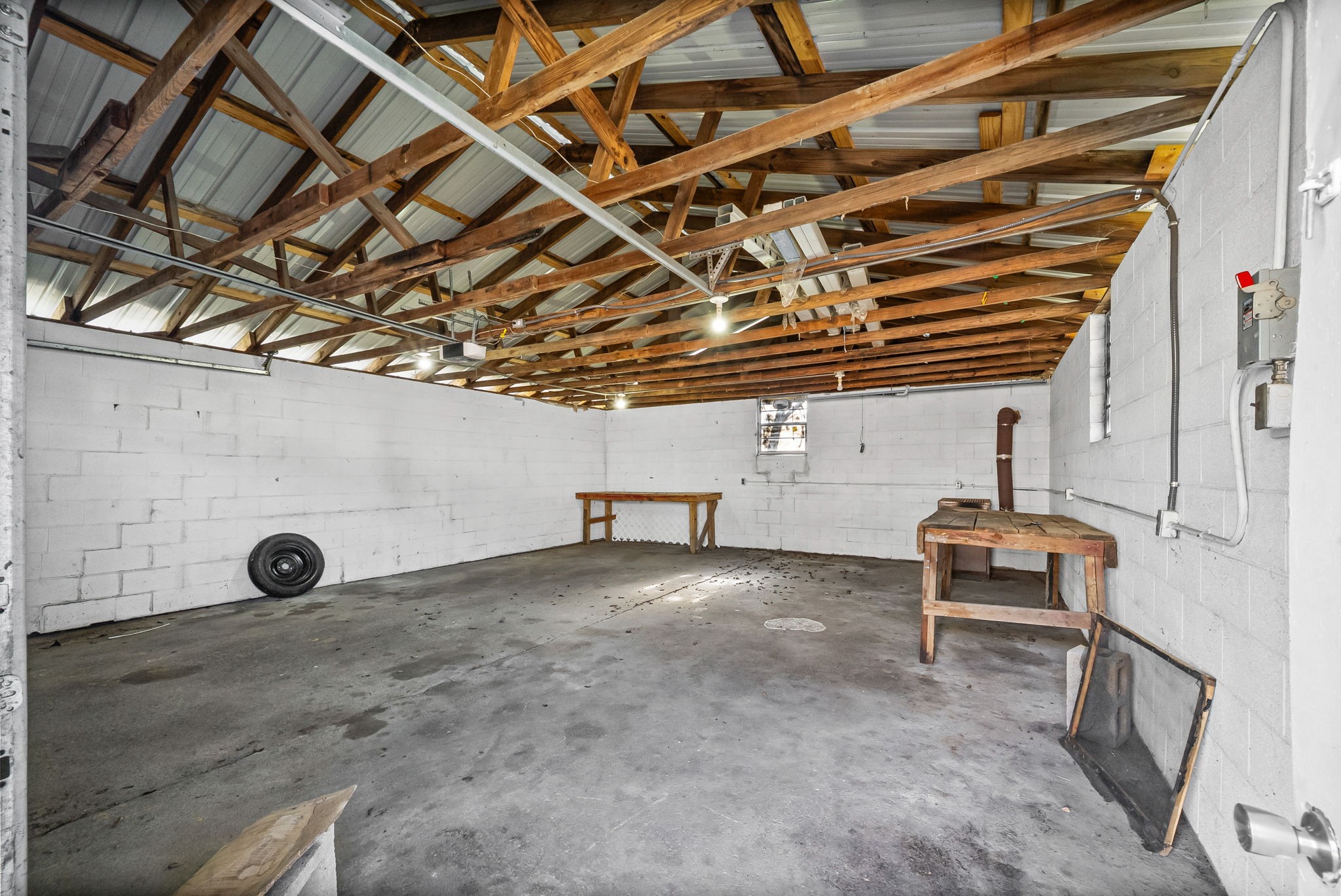 212 Jackson Road Clarksville, TN 37042 - Photo 30 of 32 a view of a room with gym equipment
