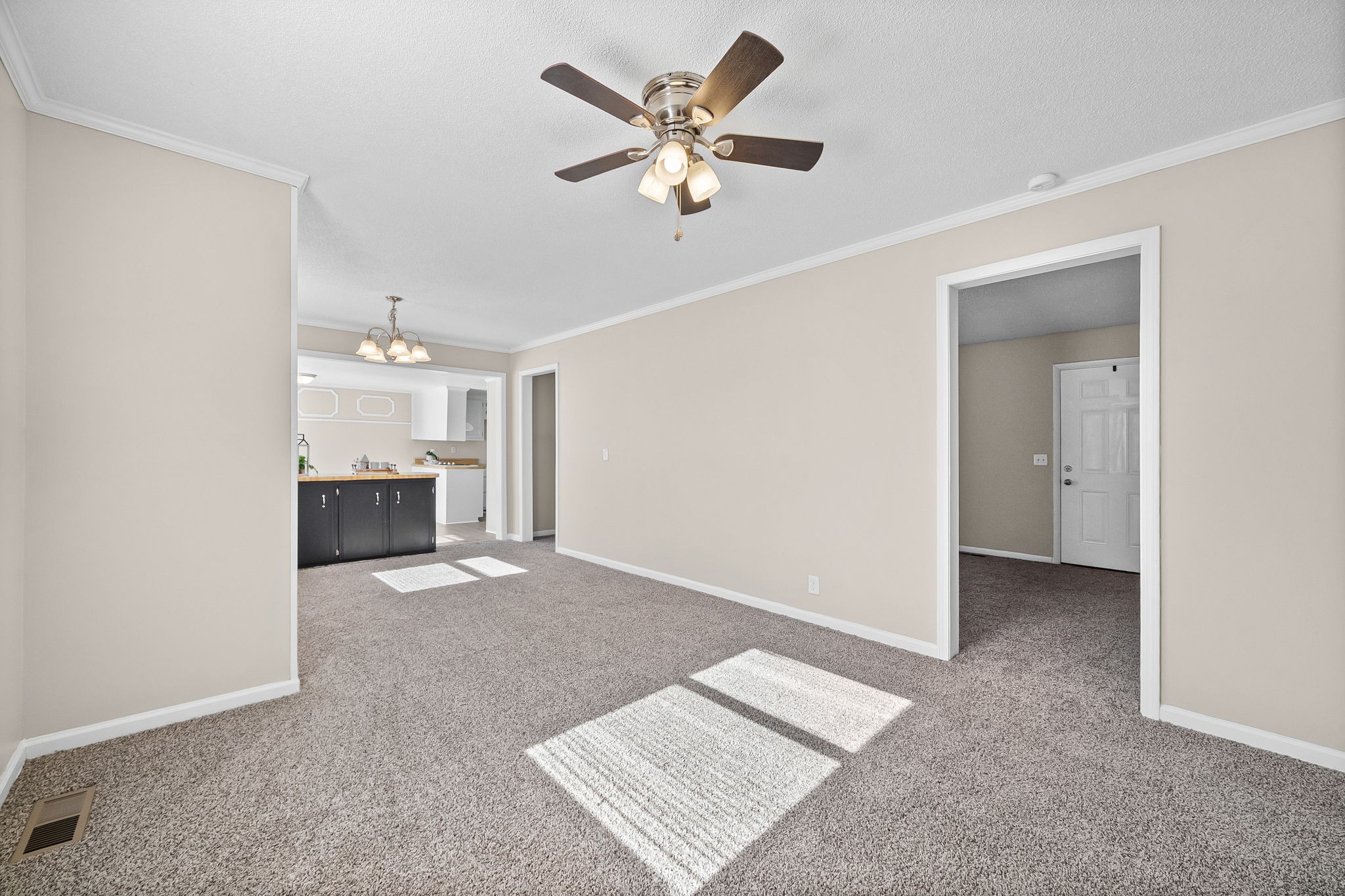 212 Jackson Road Clarksville, TN 37042 - Photo 7 of 32 a view of an empty room with closet and a ceiling fan