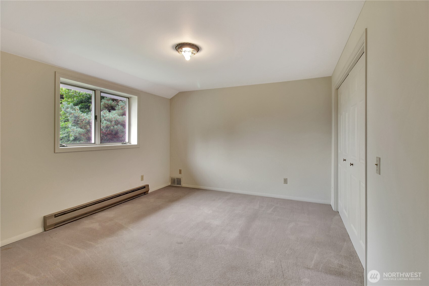 963 Utsalady Road Camano Island, WA 98282 - Photo 19 of 40 an empty room with windows