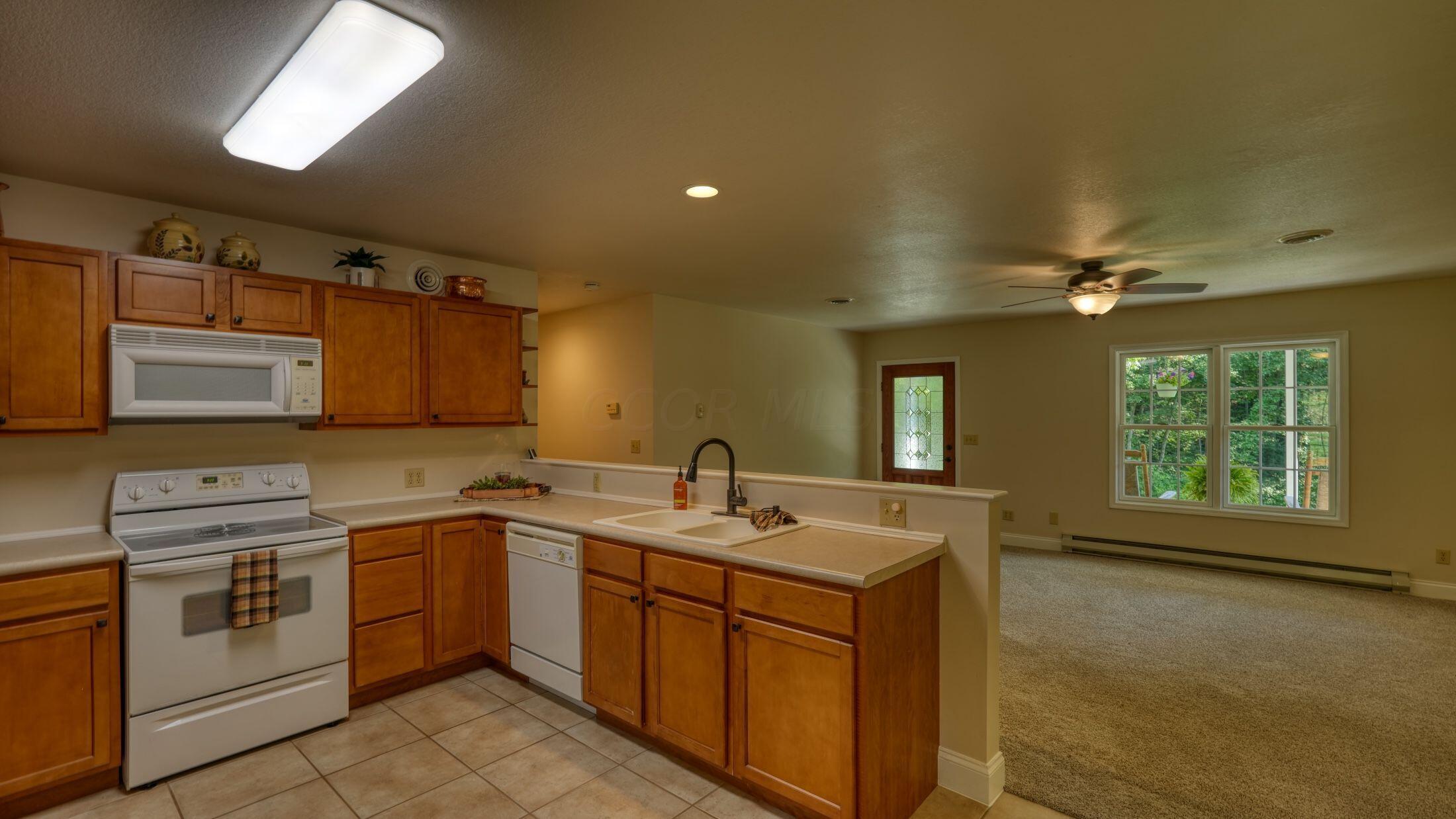 13182 Peacock Road Cambridge, OH 43725 - Photo 14 of 43 ljnNFCms