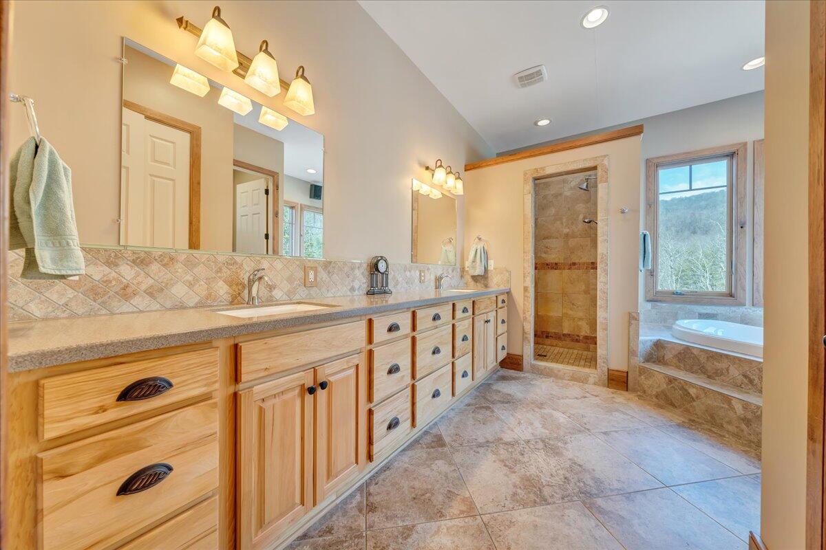 144 Seven Ridges Road Hot Springs, VA 24445 - Photo 29 of 99 31 Master Bedroom Bathroom