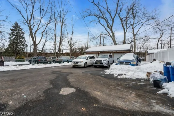 $2,595 | 123 Dodd Street, Unit 1, East Orange, NJ 07017