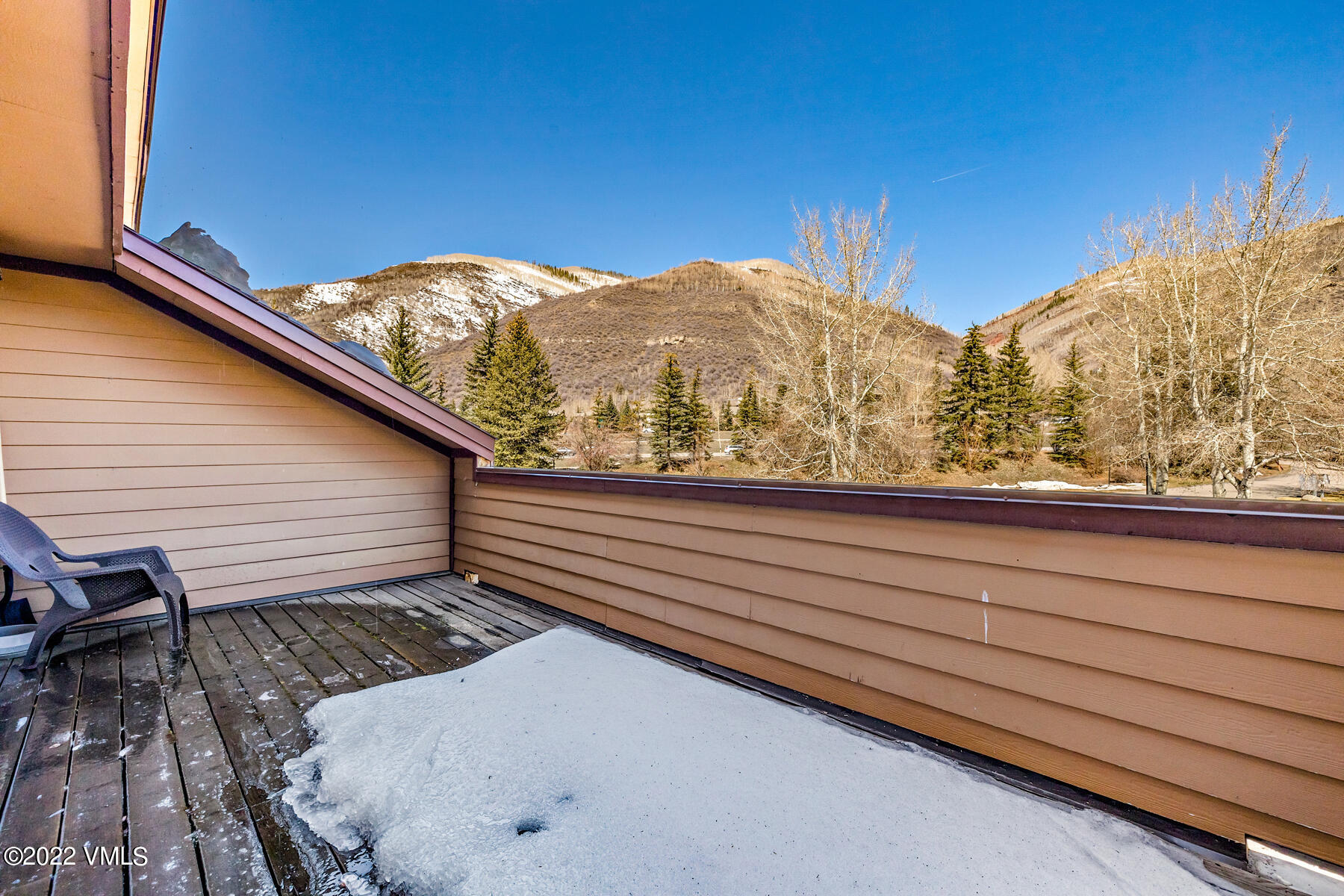1750 South Frontage Road West, Unit E3 Vail, CO 81657 - Photo 25 of 39 a view of a backyard with sitting area