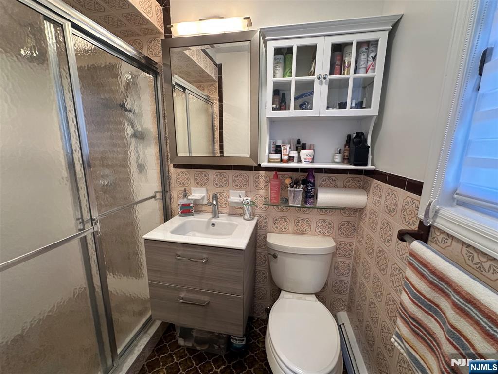 531 Day Avenue, Unit 1 Ridgefield, NJ 07657 - Photo 13 of 20 a bathroom with a toilet sink shower and mirror