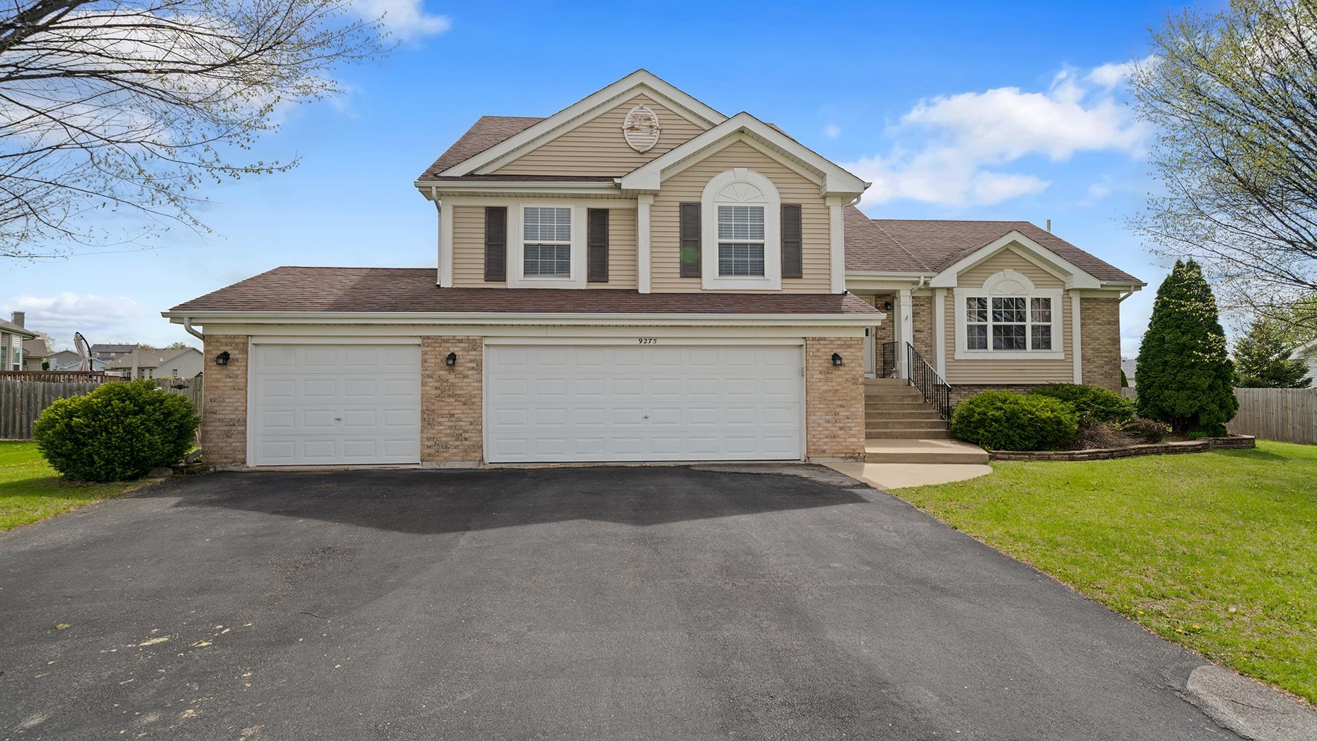 9275 Romeldale Lane Roscoe, IL 61073 - Photo 3 of 38 Gallery Image 3