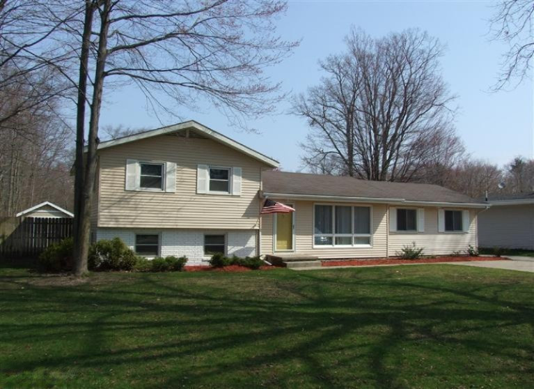 1484 Seminole Road Muskegon, MI 49441 - Photo 1 of 23 Primary Photo