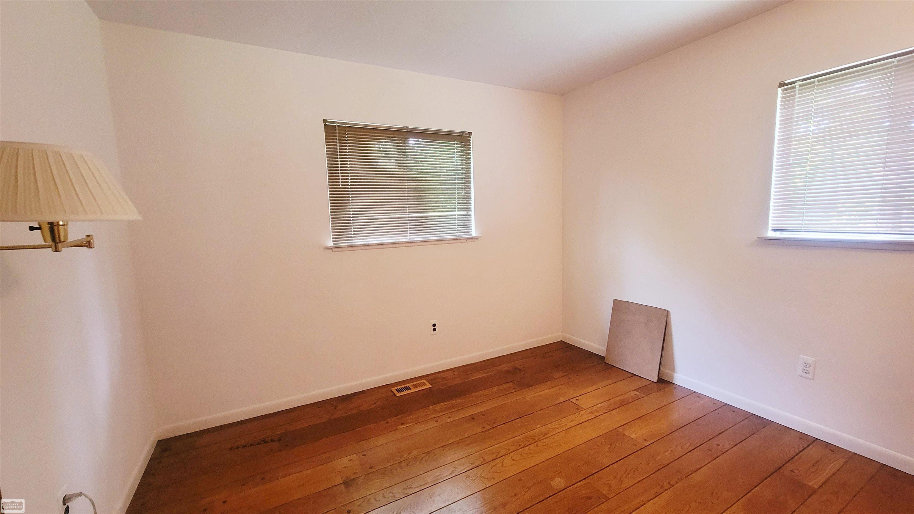 3307 Spring Meadow Drive Rochester, MI 48306 - Photo 11 of 18 50141228-aff2e425-6faf-4b87-aaba-ced641dfd233.JPG