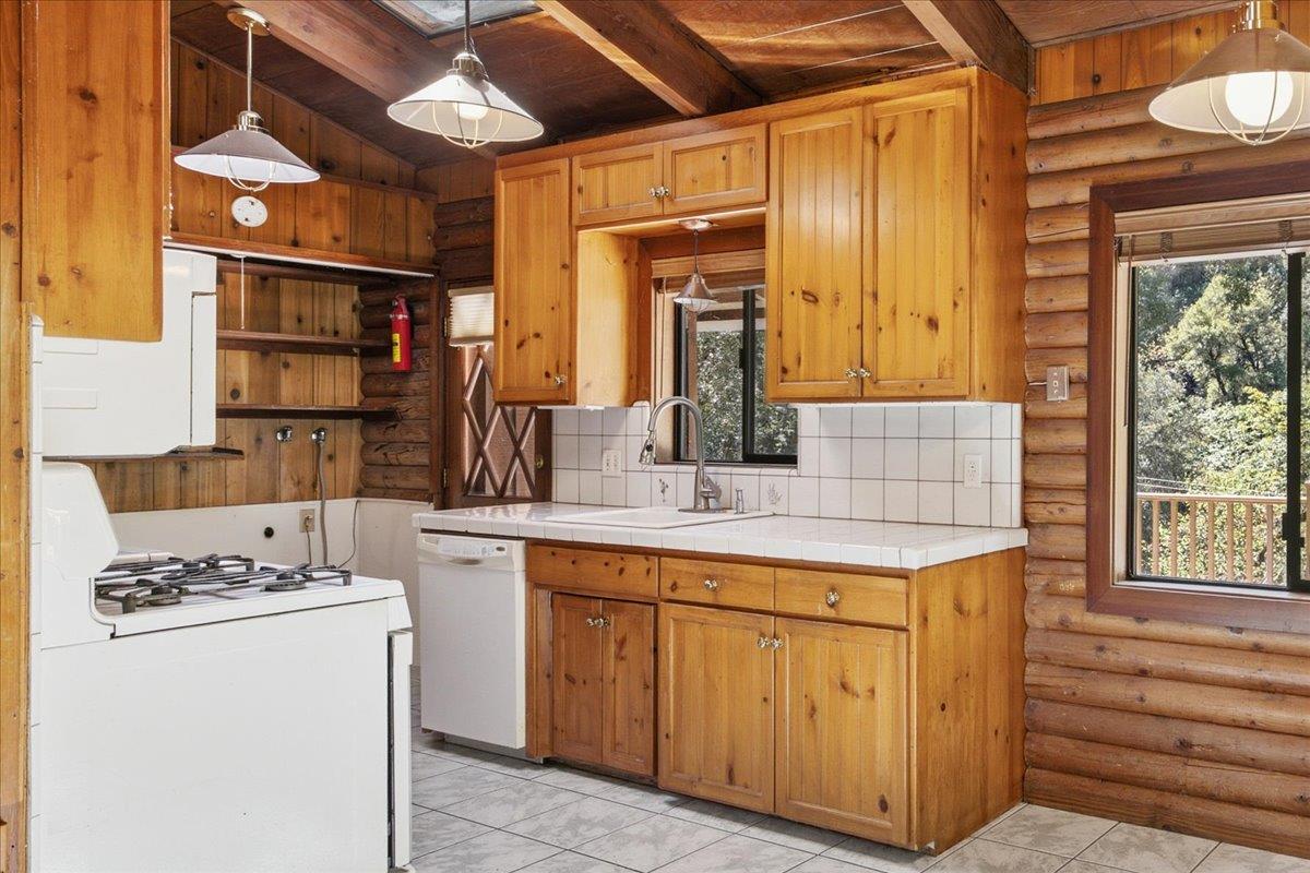 17431 Sutter Creek Road Sutter Creek, CA 95685 - Photo 5 of 26