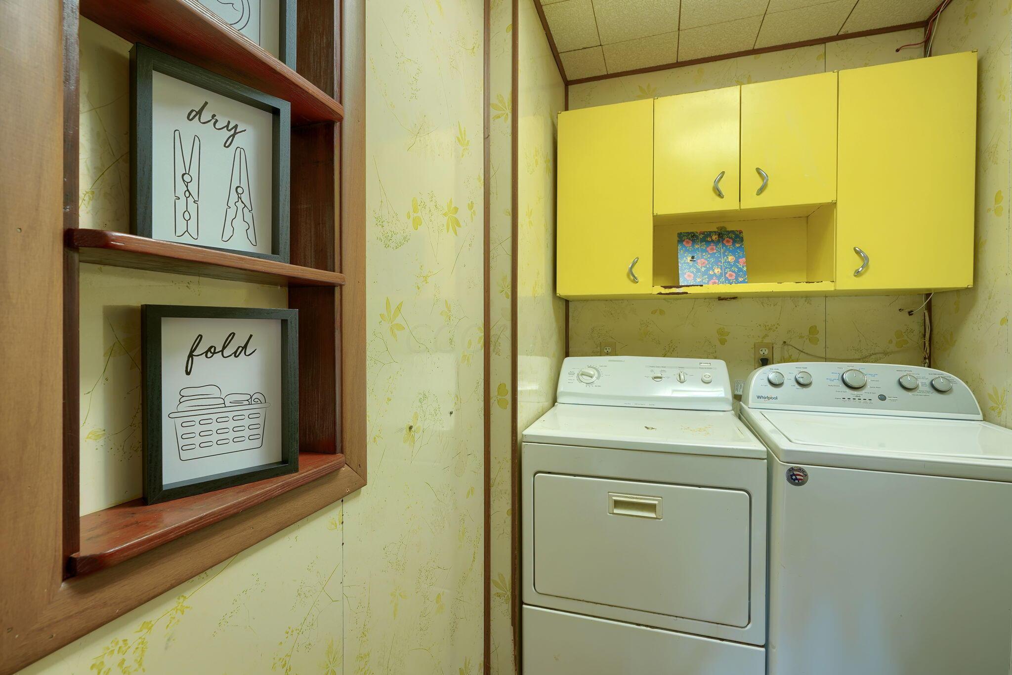 40 Delray Road Columbus, OH 43207 - Photo 19 of 53 Utility room. Washer and dryer convey.